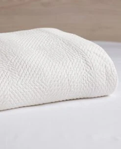 Altea Coverlet Milk -Home Textiles Shop Altea Milk Coverlet