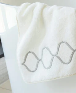 Aida Guest Towel (Set Of 2)