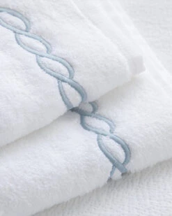 Chain Embroidered Towels -Home Textiles Shop Chain Embroidered Towels Close Embroidery
