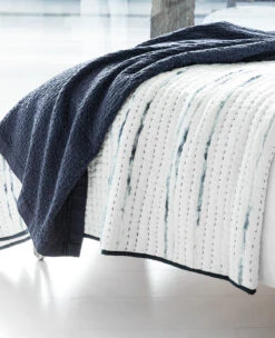 Draftsman Quilt White/Navy