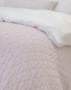 Lexington Quilt Chambray/Stripe Pink -Home Textiles Shop Lexington Quilt Chambray Stripe Pink