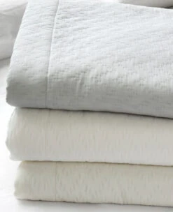 Milan Coverlet Grey/Milk -Home Textiles Shop Milan Beauty 3 b95df9a7 7123 4aaf 833f b56dfc8469a8