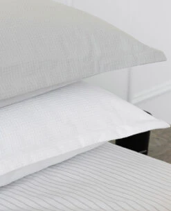 Mini-Waffle Piqué White & Pebble -Home Textiles Shop Mini WafflePiqueWhite Pebblecloseup7