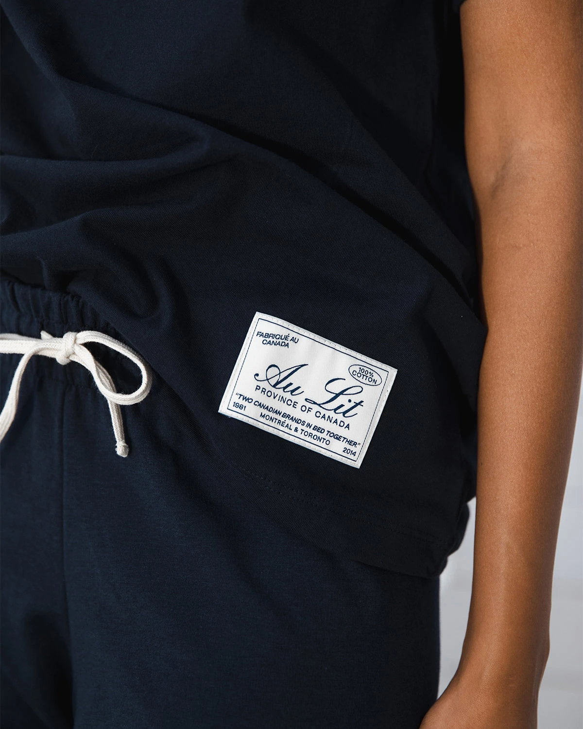 Au Lit X Province Of Canada French For To Bed Tee 9 Au Lit X Province Of Canada French For To Bed Tee - Image 7