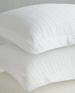 Picasso Coverlet White & Milk